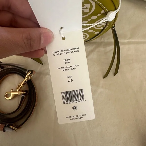 New Tory Burch T MONOGRAM CONTRAST
EMBOSSED CIRCLE BAG - Picture 7 of 8